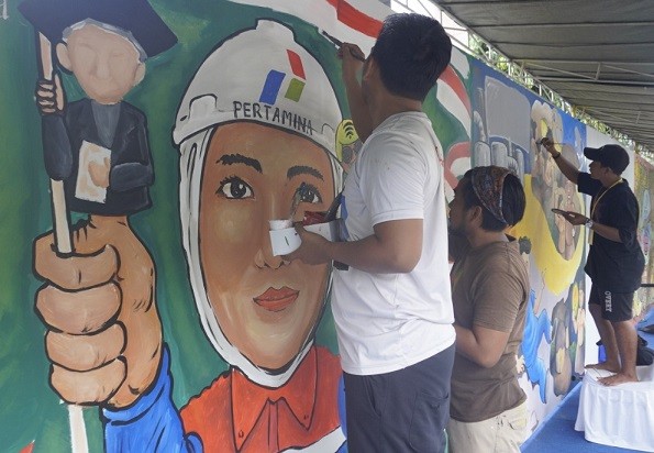 Universitas Pertamina Ajak Gen Z Promosikan EBT Lewat Kompetisi Mural