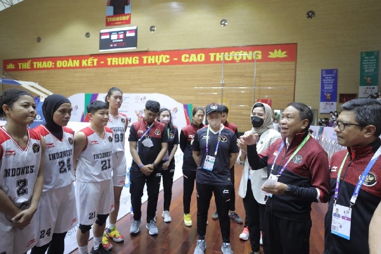 Berpeluang Raih Emas, Menpora Amali Beri Semangat Tim Basket RI 